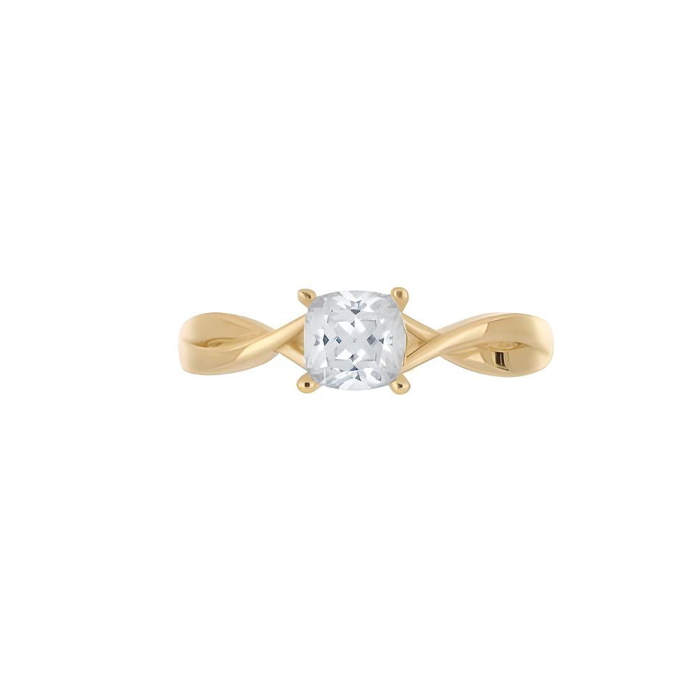 Gold solitaire ring with intertwined lines